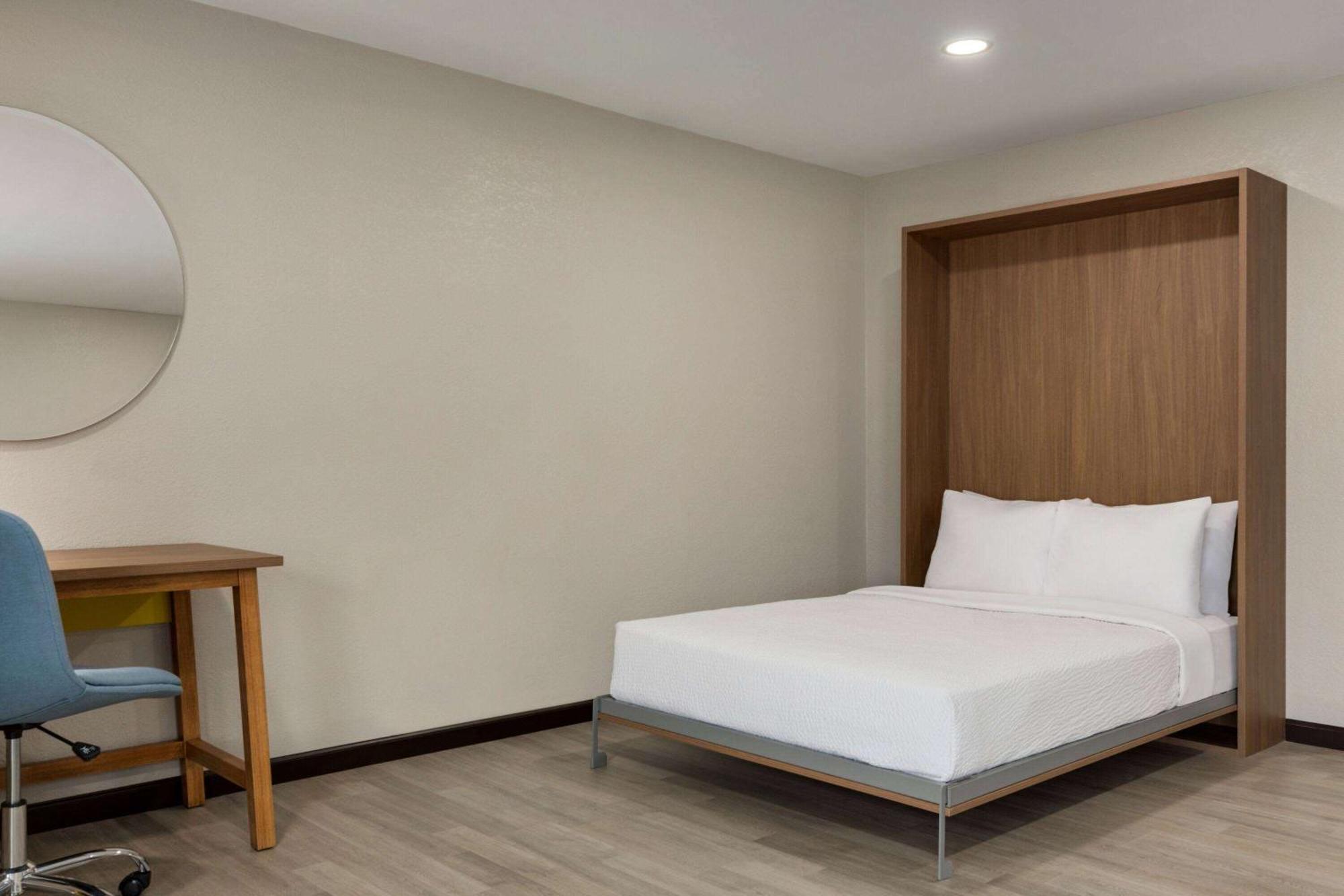 Days Inn By Wyndham Hillsboro Kültér fotó