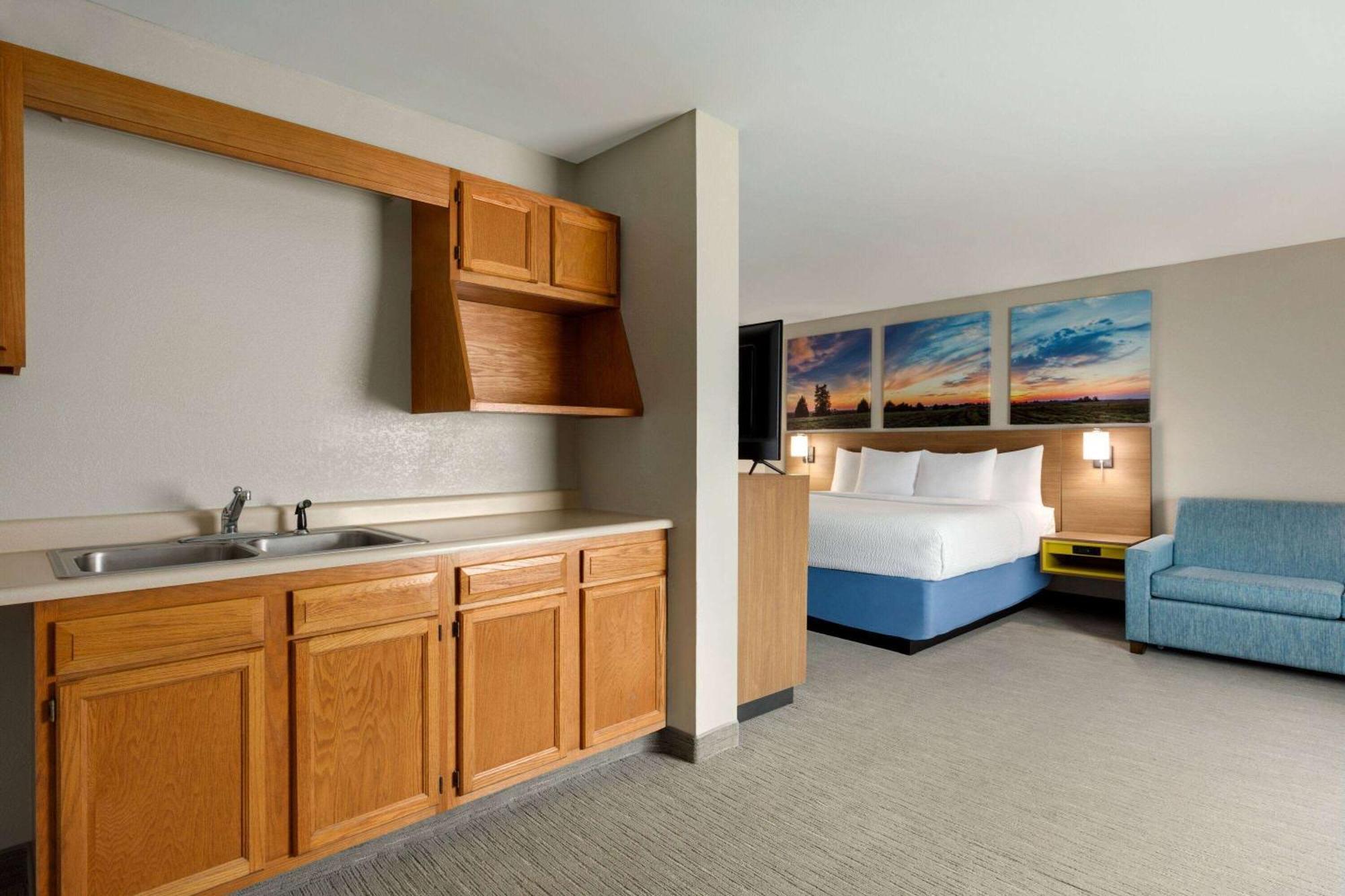 Days Inn By Wyndham Hillsboro Kültér fotó