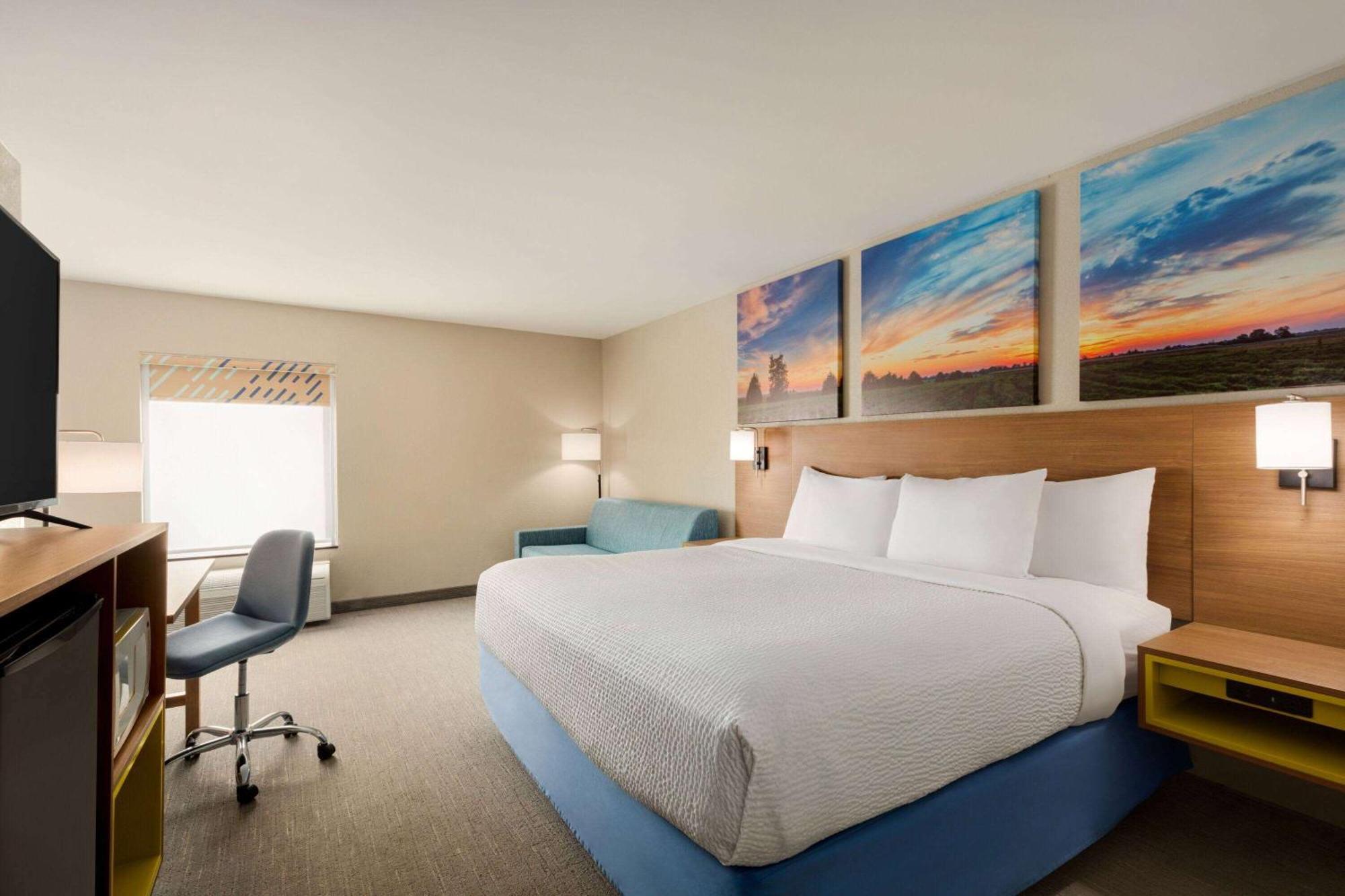 Days Inn By Wyndham Hillsboro Kültér fotó