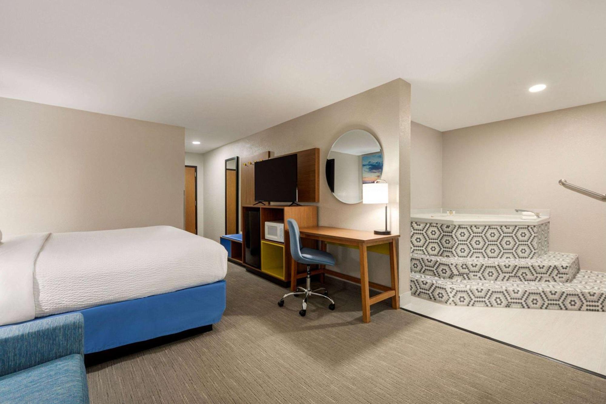 Days Inn By Wyndham Hillsboro Kültér fotó