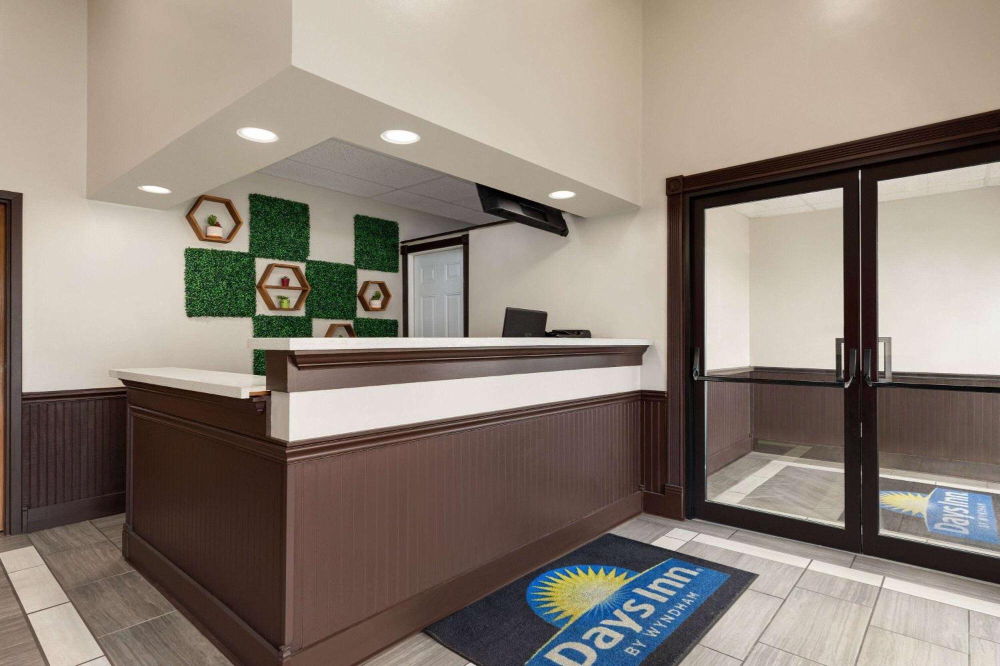 Days Inn By Wyndham Hillsboro Kültér fotó